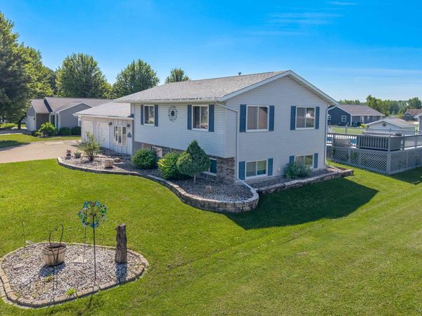 740 E Scott Street, Omro, WI 54963