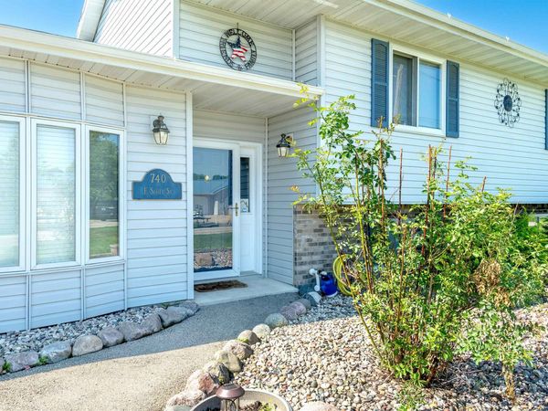 740 E Scott Street, Omro, WI 54963
