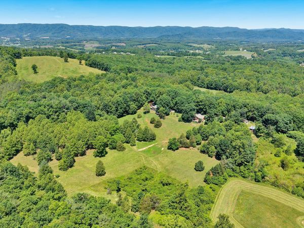 517 Elmer LN, Rocky Mount, VA 24151
