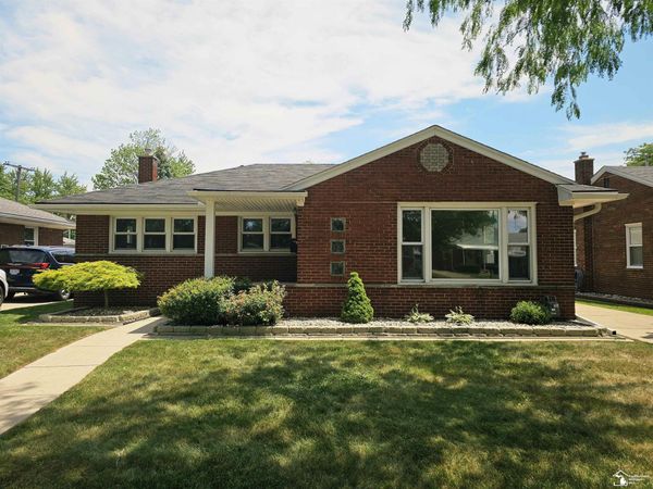 2295 Bridge Street, Trenton, MI 48183