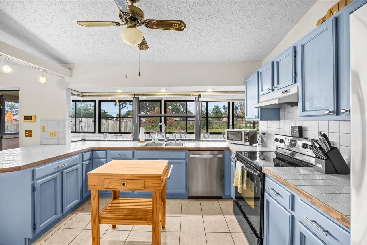 391 SW Duval Avenue, Port Saint Lucie, FL 34983 Photo