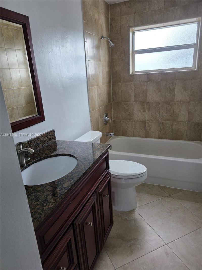 40 NW 87th Ave , Unit D201, Miami, FL 33172 Photo