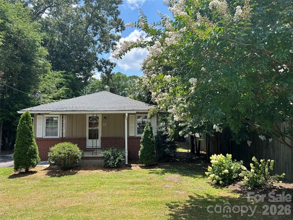 11 Mountain Road , Hendersonville, NC 28791
