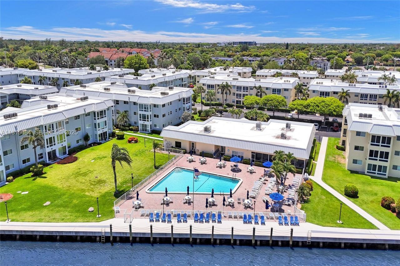 9 Colonial Club Drive, Unit 305, Boynton Beach, FL 33435 Photo