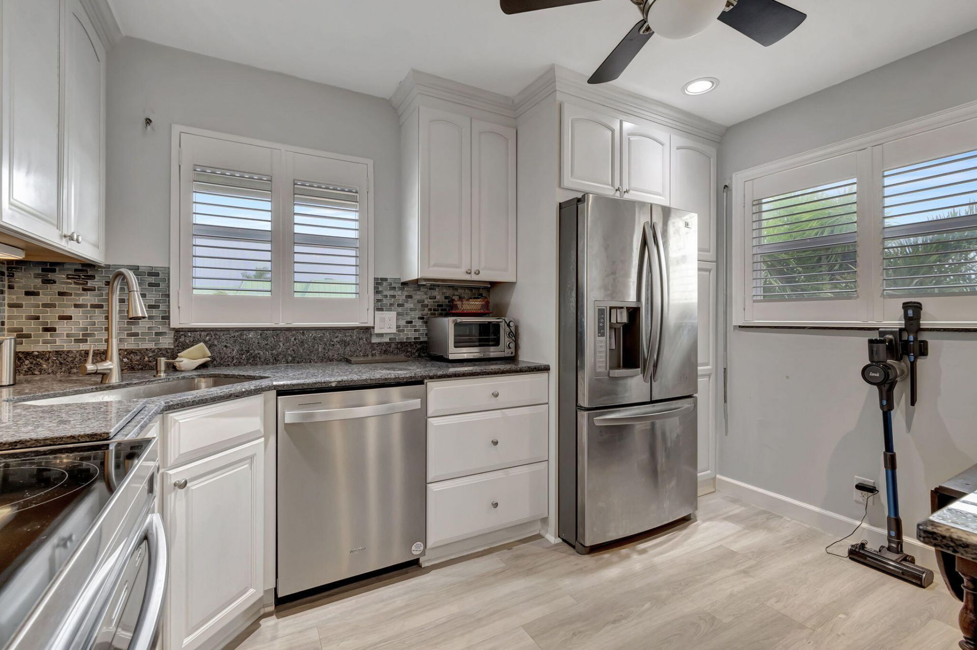 9 Colonial Club Drive, Unit 305, Boynton Beach, FL 33435 Photo
