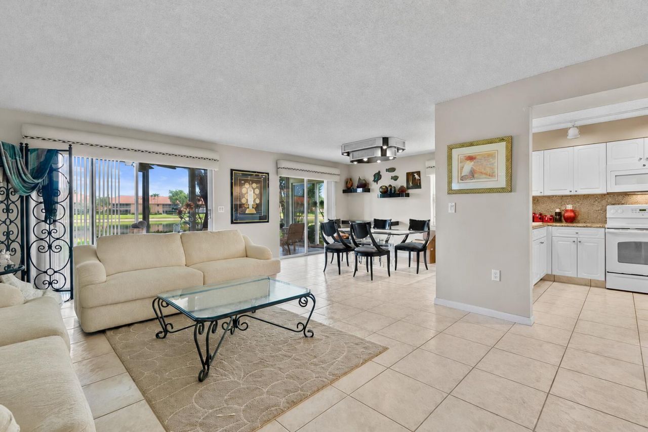 9927 Seacrest Circle, Unit 102, Boynton Beach, FL 33437 Photo