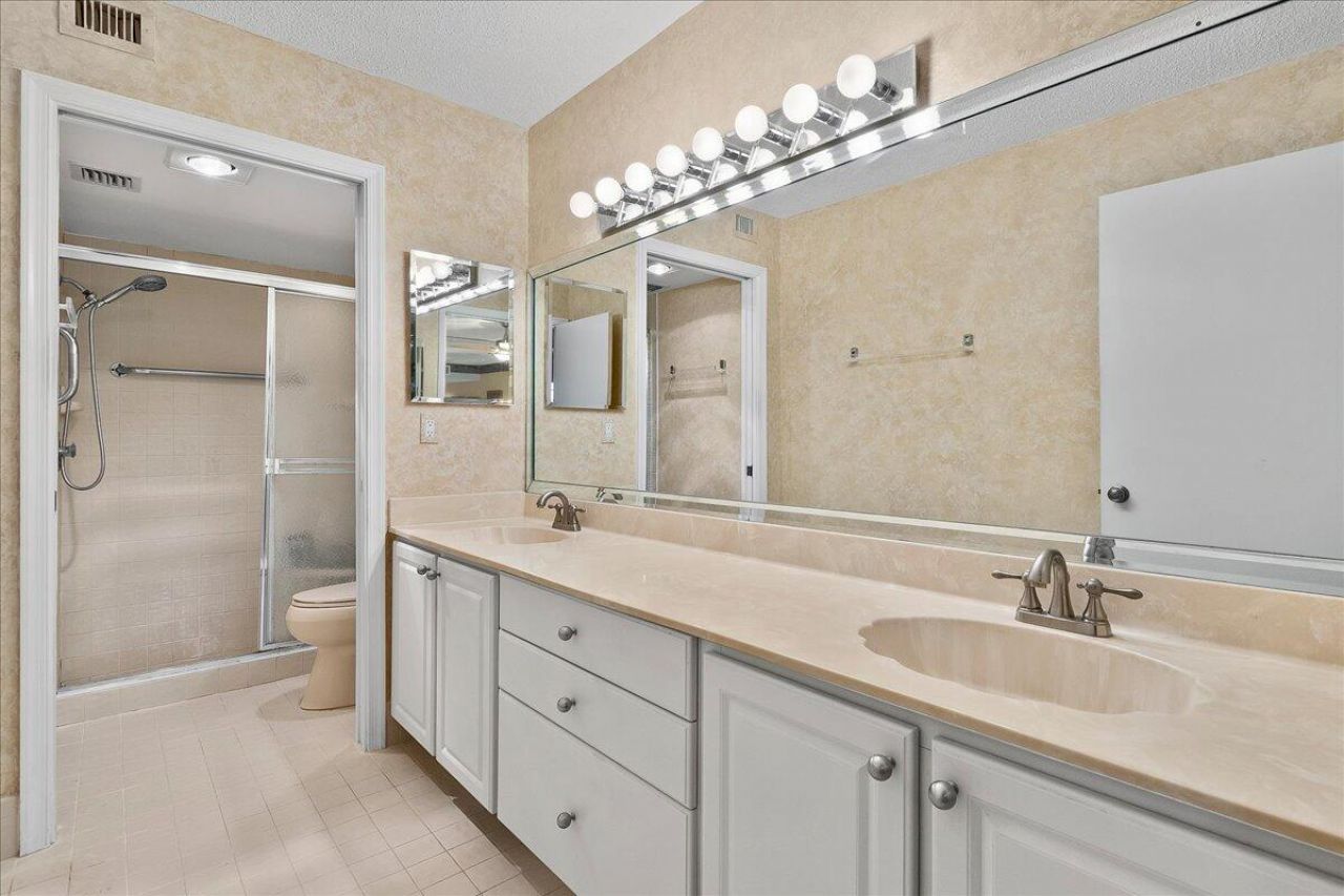 9927 Seacrest Circle, Unit 102, Boynton Beach, FL 33437 Photo