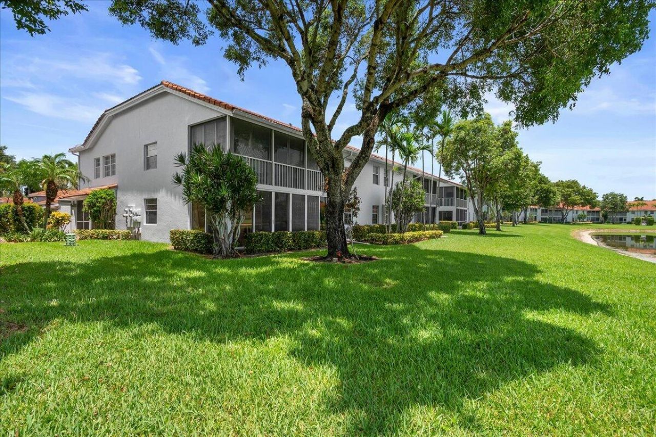 9927 Seacrest Circle, Unit 102, Boynton Beach, FL 33437 Photo