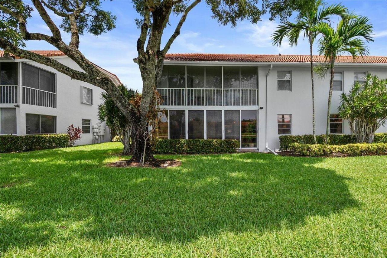 9927 Seacrest Circle, Unit 102, Boynton Beach, FL 33437 Photo