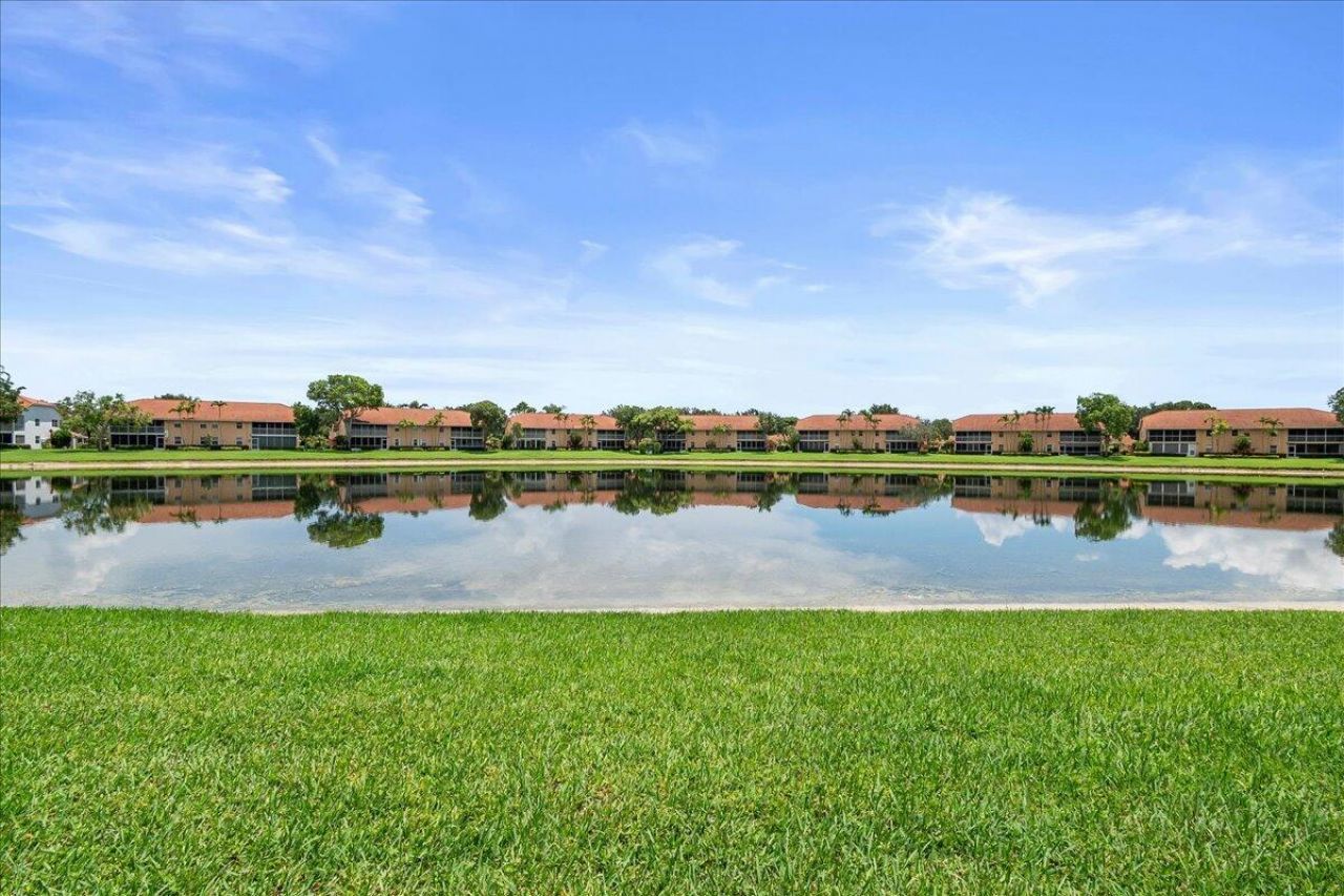 9927 Seacrest Circle, Unit 102, Boynton Beach, FL 33437 Photo