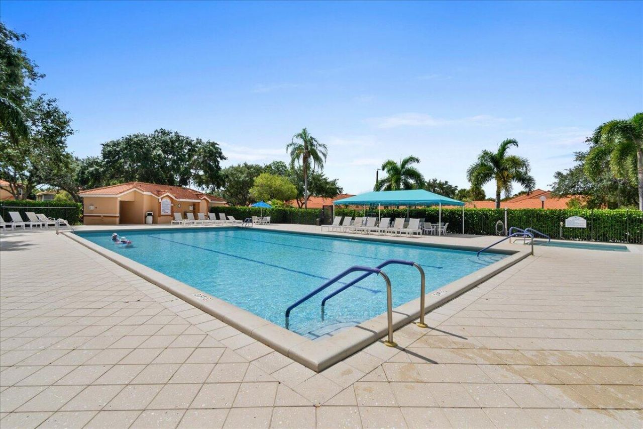 9927 Seacrest Circle, Unit 102, Boynton Beach, FL 33437 Photo