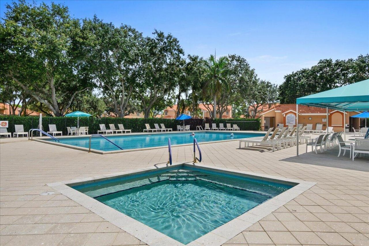 9927 Seacrest Circle, Unit 102, Boynton Beach, FL 33437 Photo