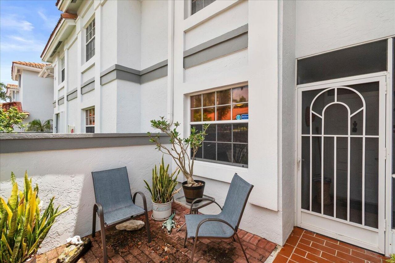 9927 Seacrest Circle, Unit 102, Boynton Beach, FL 33437 Photo