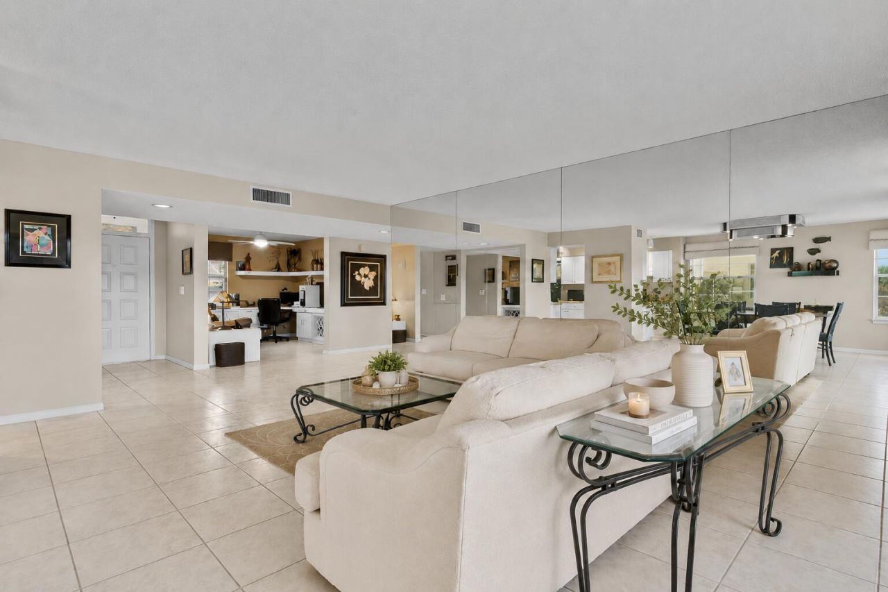 9927 Seacrest Circle, Unit 102, Boynton Beach, FL 33437 Photo