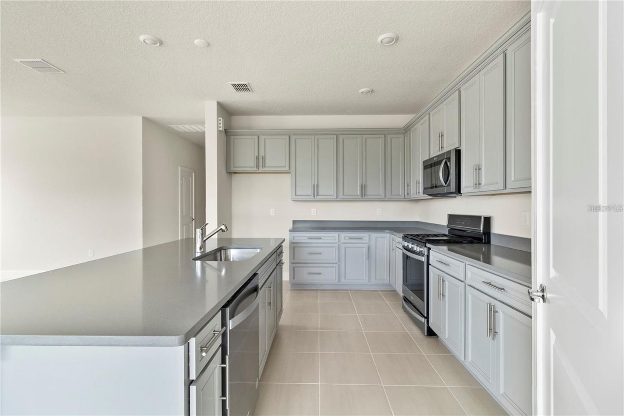 15936 Winding Bluff Drive , Montverde, FL 34756 Photo
