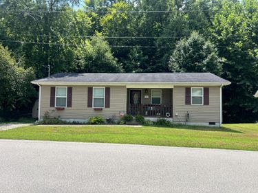 660 Glenn Avenue, West Liberty, KY 41472