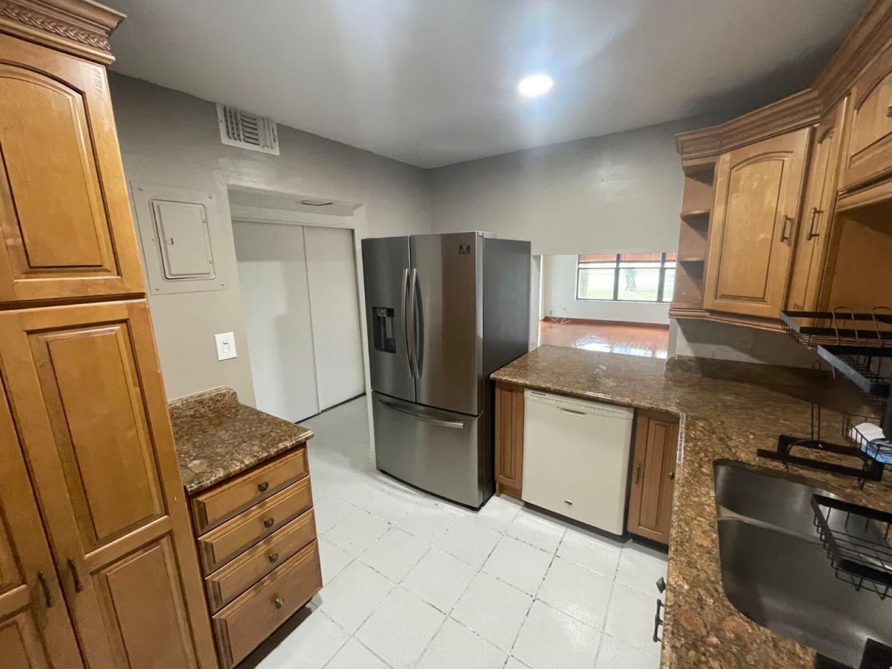 2322 S Cypress Bend Drive, Unit 110, Pompano Beach, FL 33069 Photo