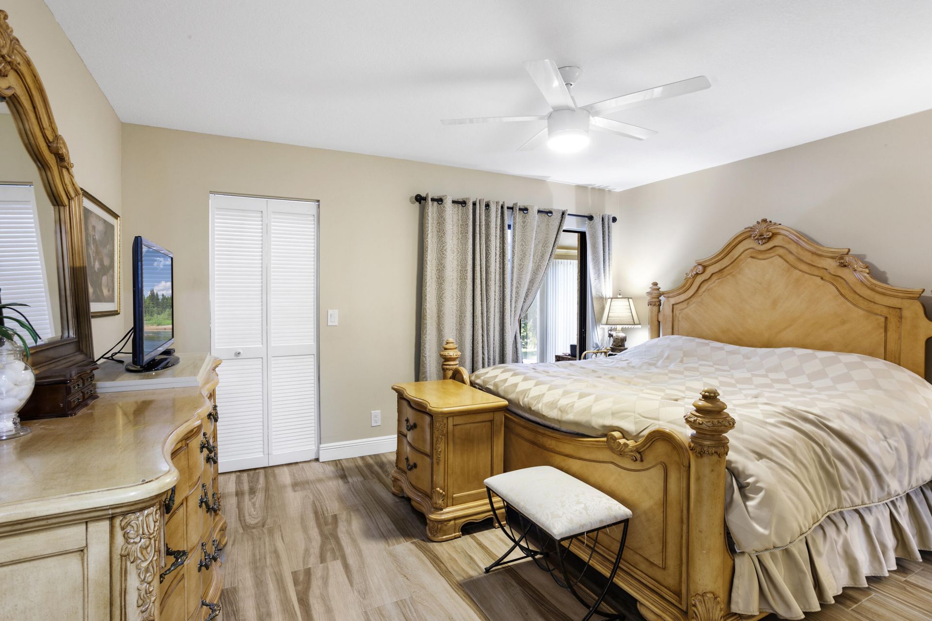 2641 Gately Drive W, Unit 2902, West Palm Beach, FL 33415 Photo