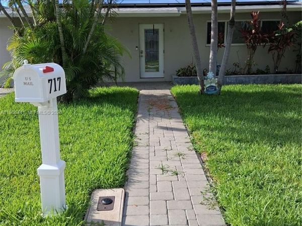 717 SE 2nd St , Deerfield Beach, FL 33441