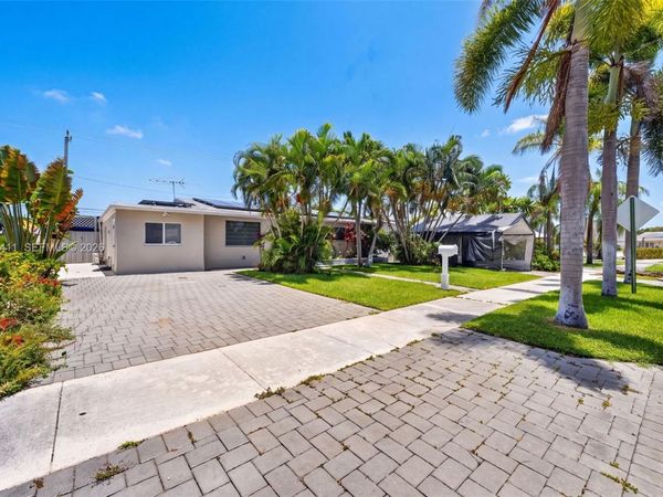 717 SE 2nd St , Deerfield Beach, FL 33441