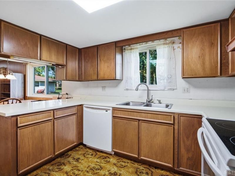 2045 Penbrooke Trail, Miami Township, OH 45459 Photo 9