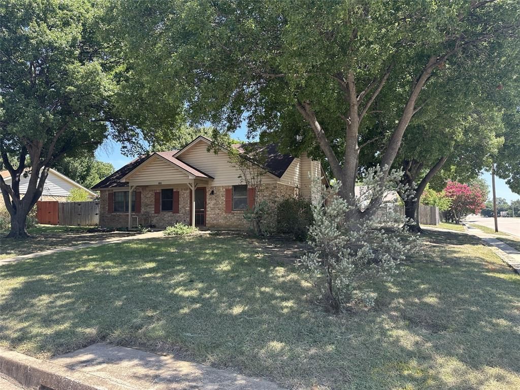 800 Pine Mountain Drive, Burleson, TX 76028 Main Photo