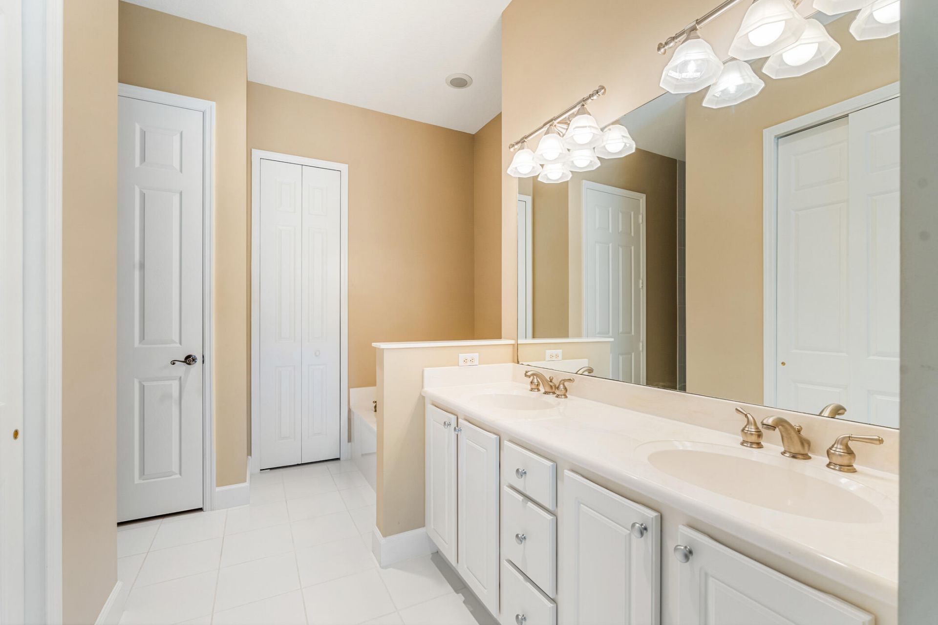 2320 Water Oak Court Sw, Unit 123, Vero Beach, FL 32962 Photo