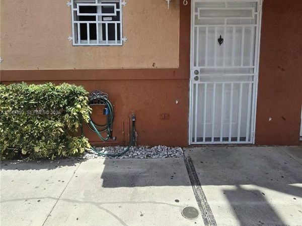 8075 NW 8th St , Unit 6, Miami, FL 33126