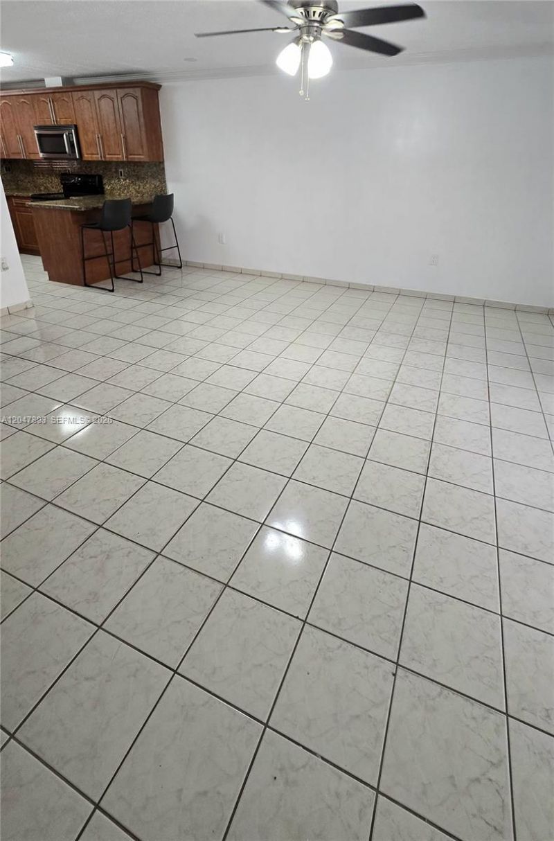 8075 NW 8th St , Unit 6, Miami, FL 33126 Photo