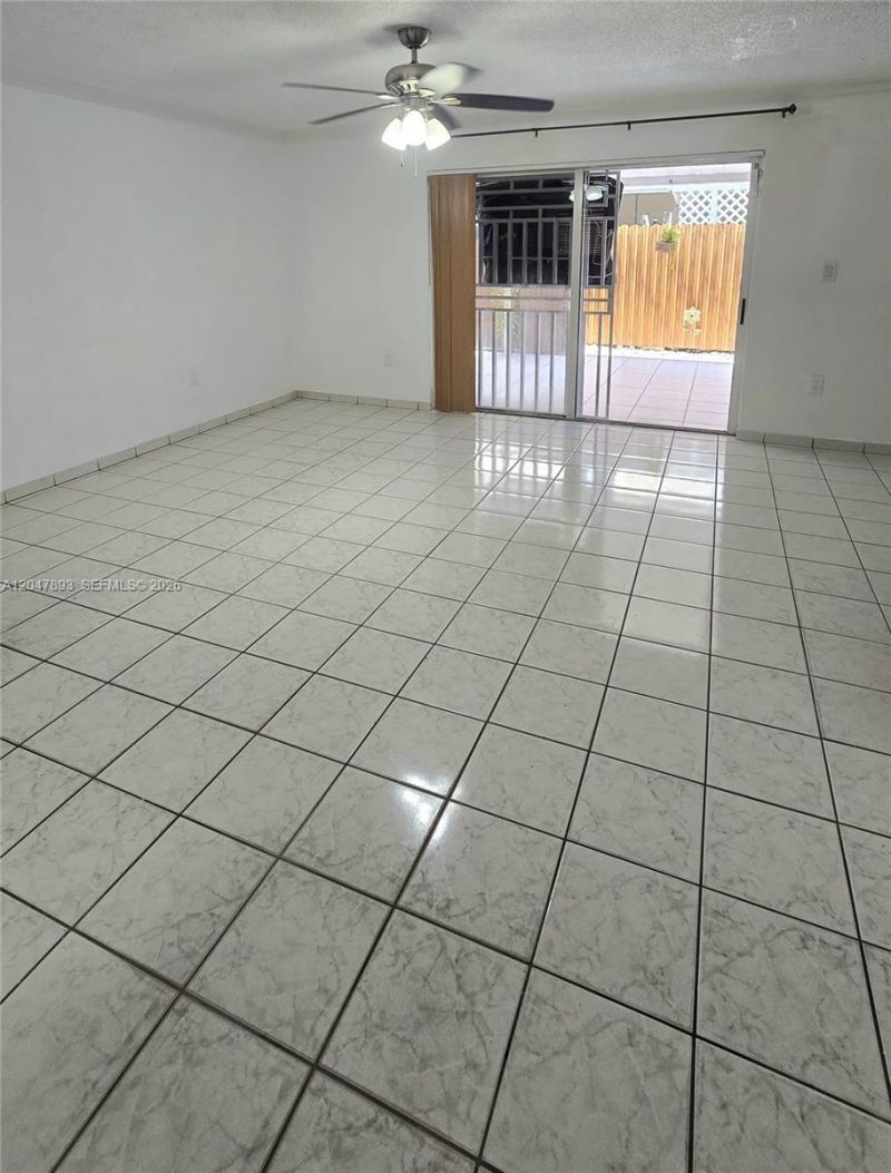 8075 NW 8th St , Unit 6, Miami, FL 33126 Photo