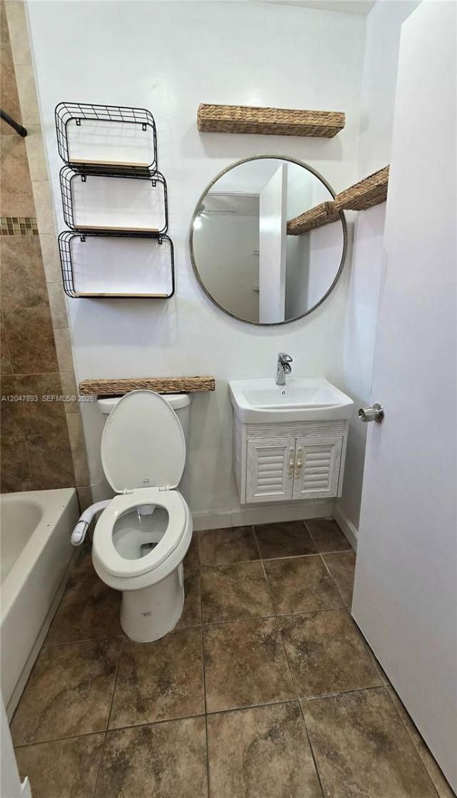 8075 NW 8th St , Unit 6, Miami, FL 33126 Photo