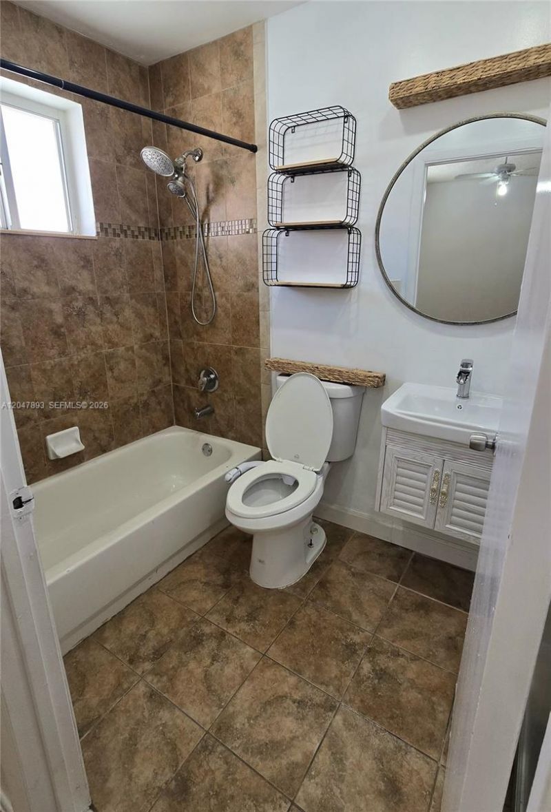 8075 NW 8th St , Unit 6, Miami, FL 33126 Photo