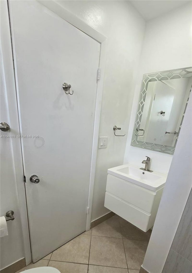 8075 NW 8th St , Unit 6, Miami, FL 33126 Photo