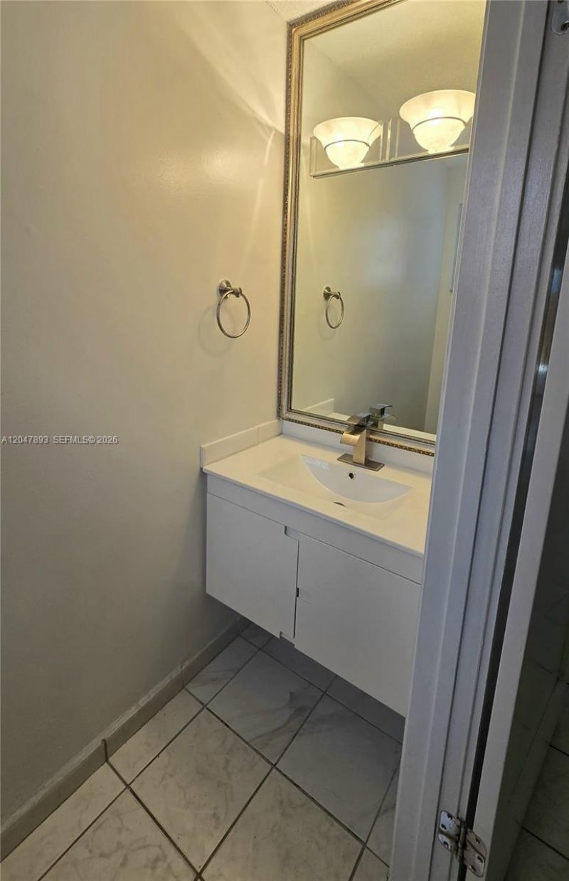 8075 NW 8th St , Unit 6, Miami, FL 33126 Photo