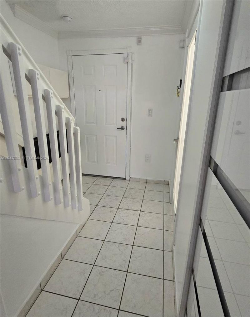 8075 NW 8th St , Unit 6, Miami, FL 33126 Photo