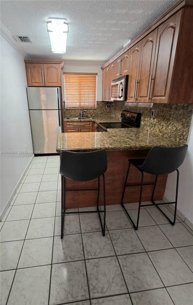 8075 NW 8th St , Unit 6, Miami, FL 33126 Photo