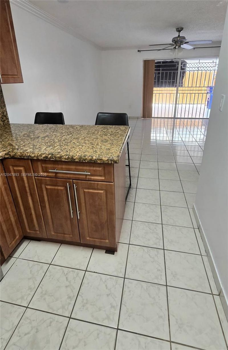 8075 NW 8th St , Unit 6, Miami, FL 33126 Photo