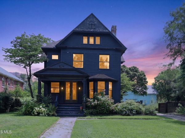 2222 Parkwood Avenue, Toledo, OH 43620