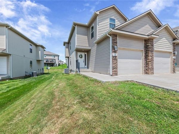10542 Clubhouse Drive, Kansas City, KS 66109