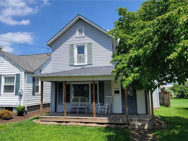 603 Poplar Avenue, Williamstown, WV 26187