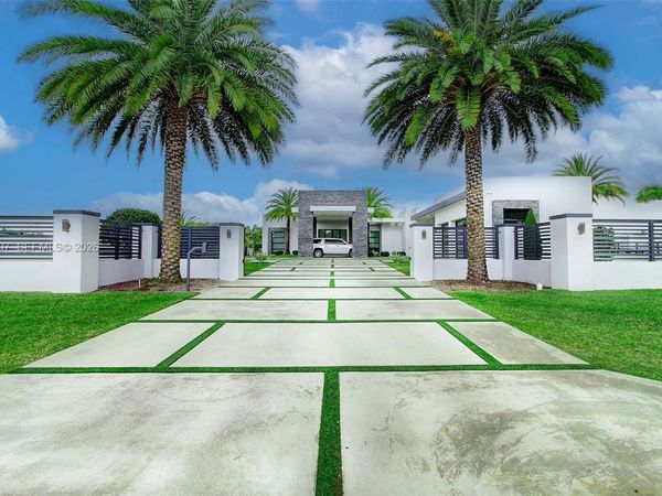 13052 NW 102nd Ave , Hialeah Gardens, FL 33018
