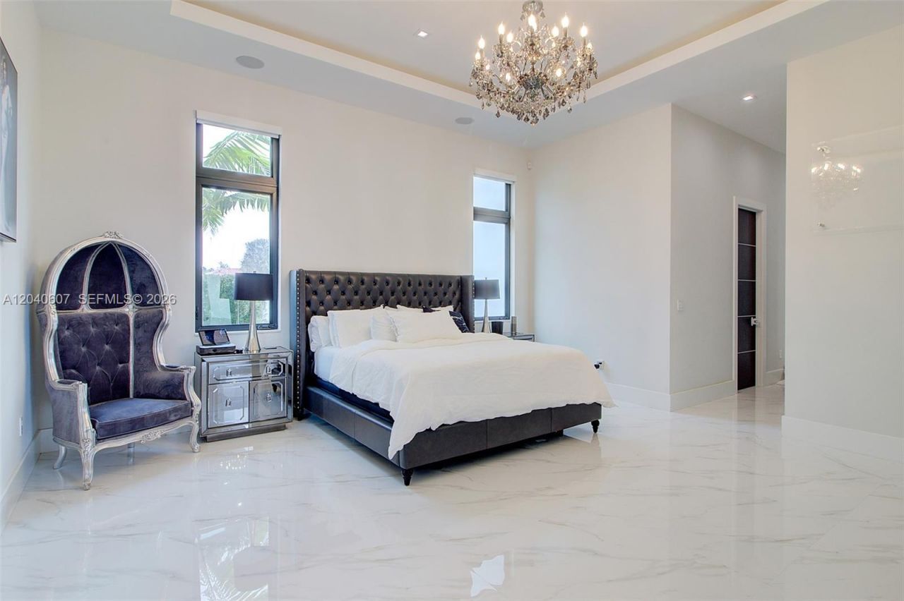 13052 NW 102nd Ave , Hialeah Gardens, FL 33018 Photo