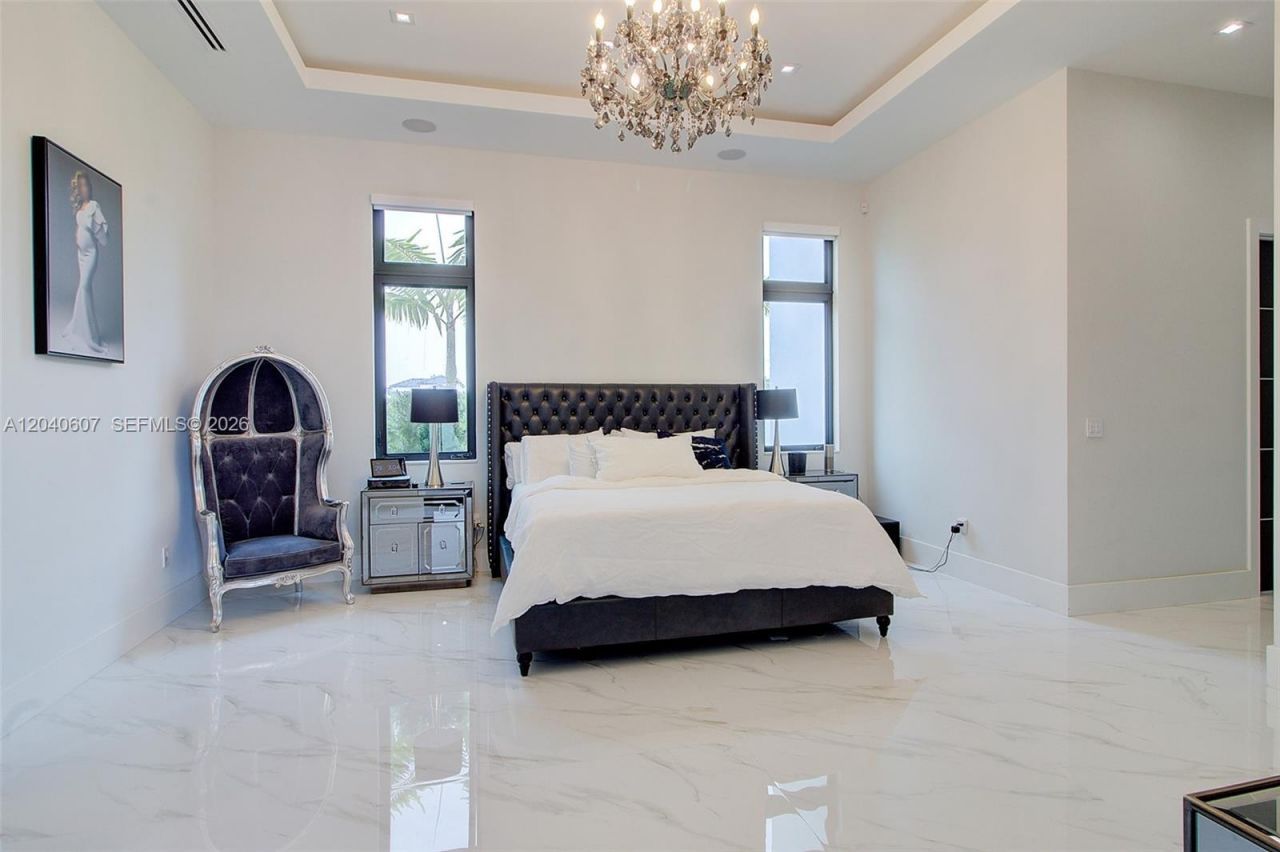 13052 NW 102nd Ave , Hialeah Gardens, FL 33018 Photo