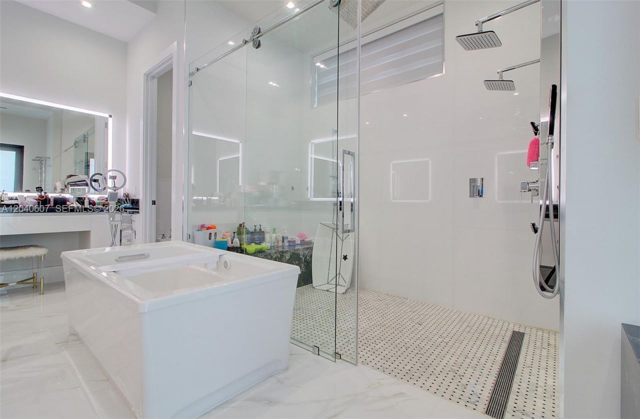 13052 NW 102nd Ave , Hialeah Gardens, FL 33018 Photo