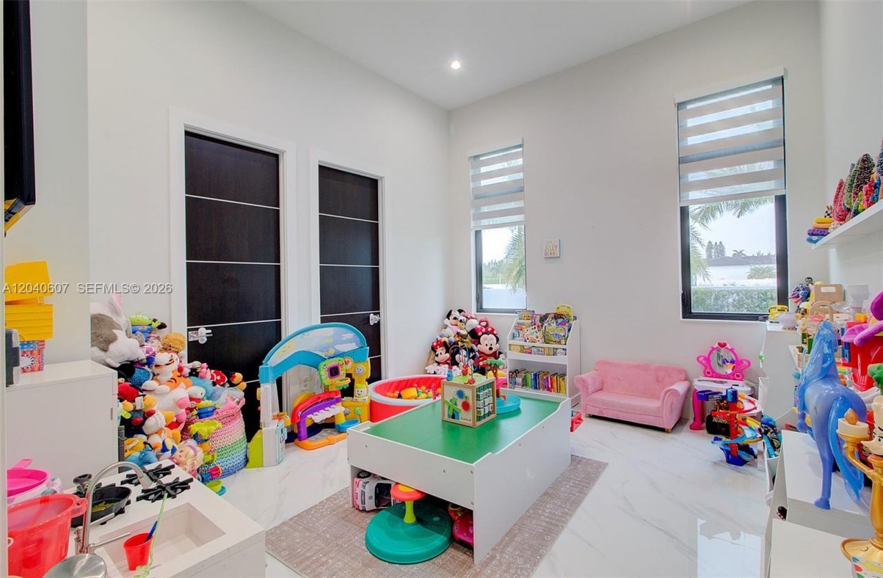 13052 NW 102nd Ave , Hialeah Gardens, FL 33018 Photo