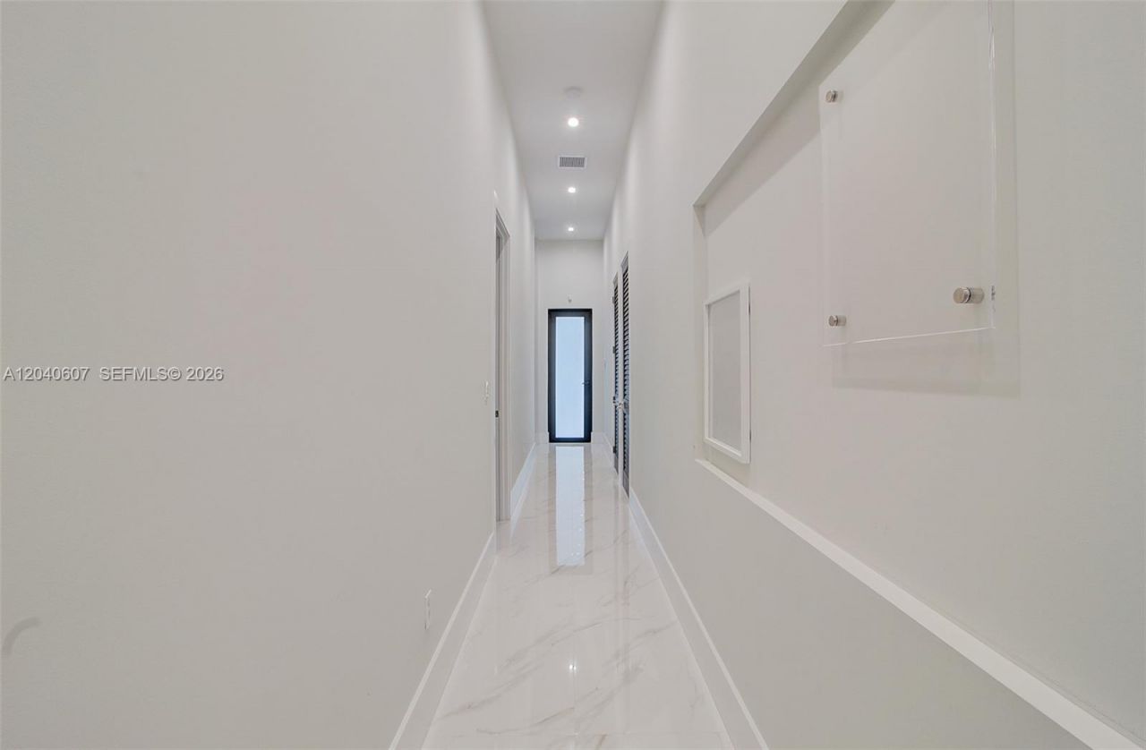 13052 NW 102nd Ave , Hialeah Gardens, FL 33018 Photo