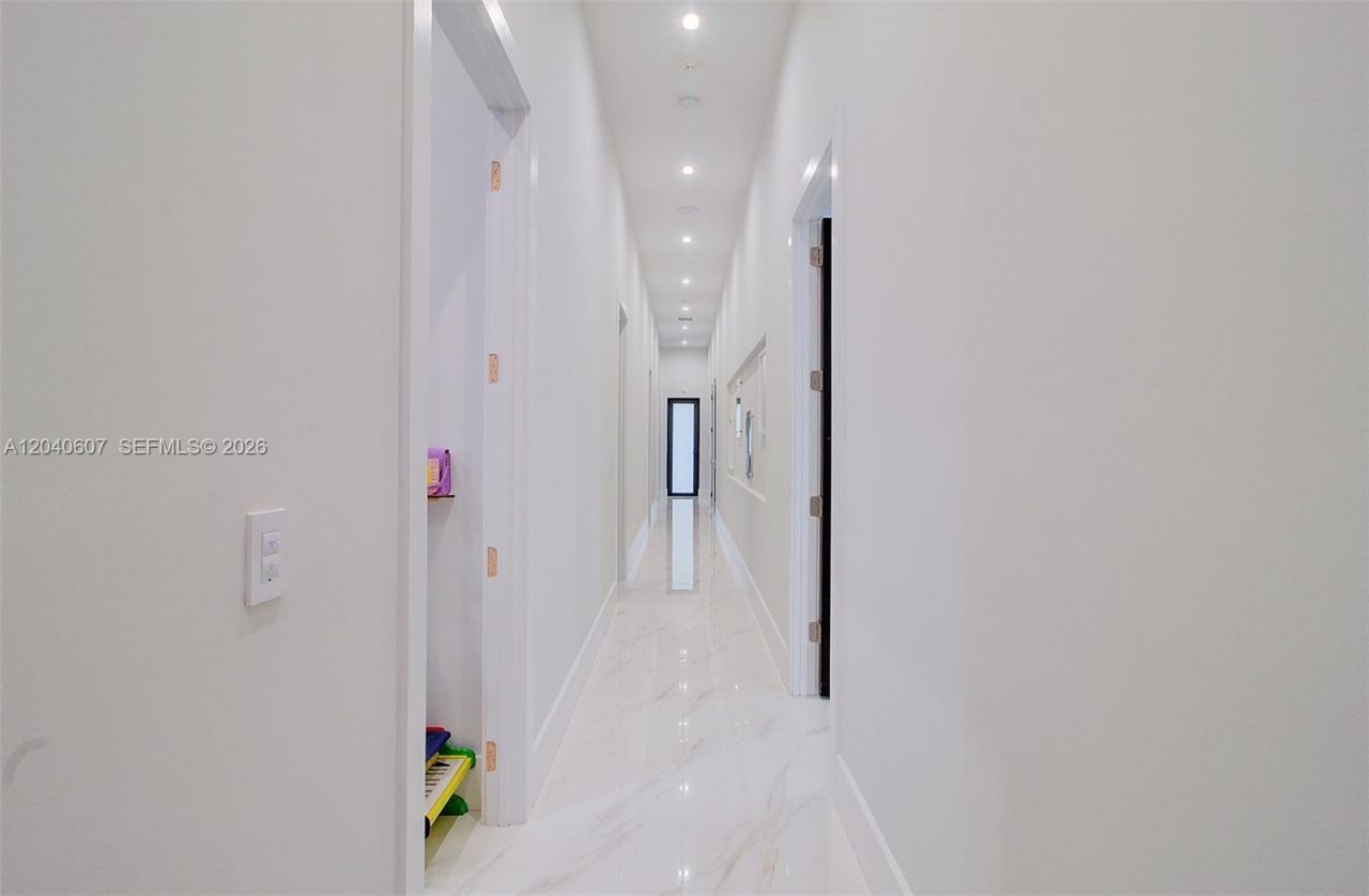 13052 NW 102nd Ave , Hialeah Gardens, FL 33018 Photo