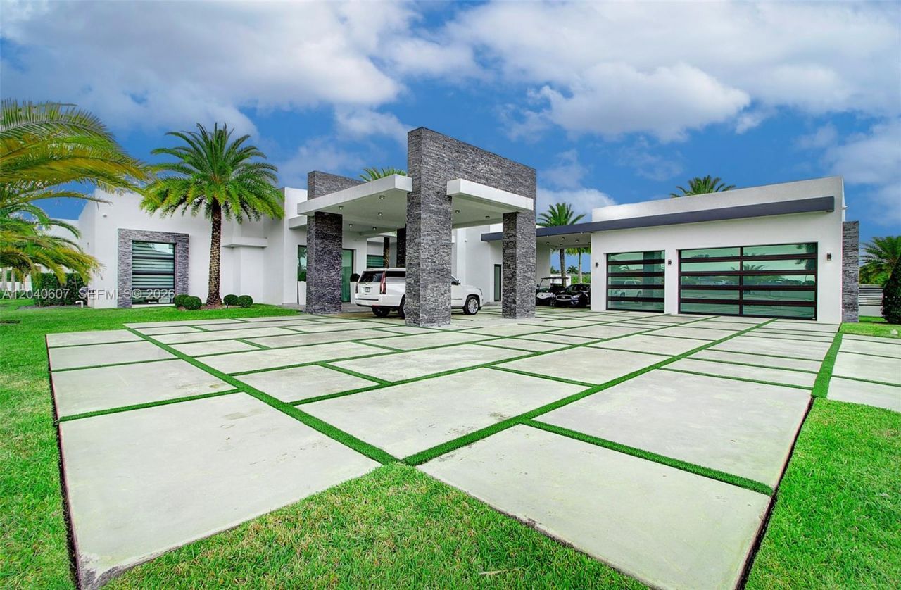 13052 NW 102nd Ave , Hialeah Gardens, FL 33018 Photo