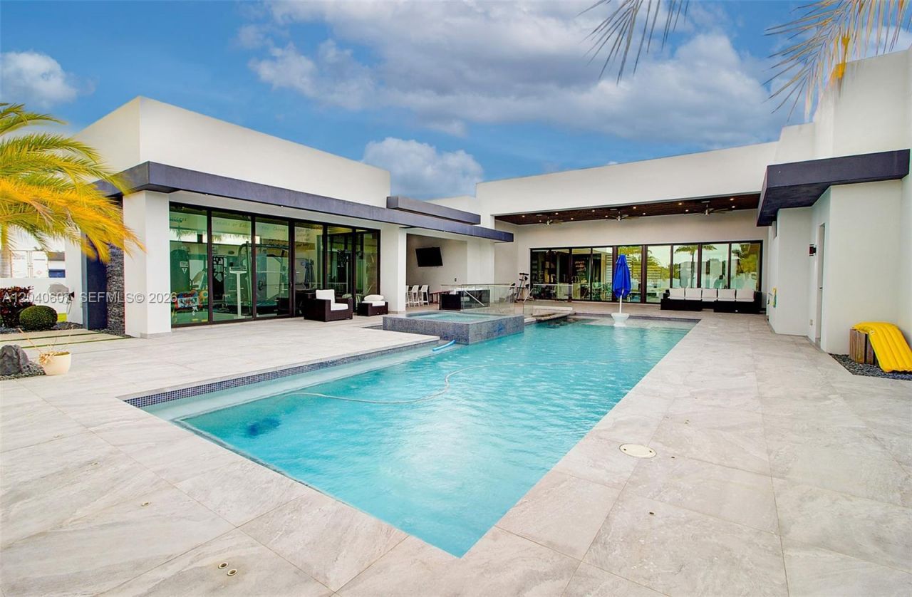 13052 NW 102nd Ave , Hialeah Gardens, FL 33018 Photo