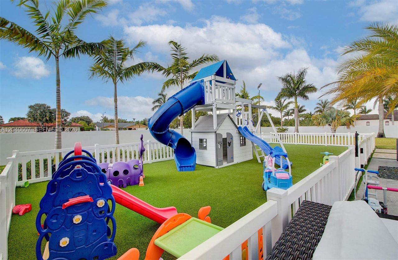 13052 NW 102nd Ave , Hialeah Gardens, FL 33018 Photo